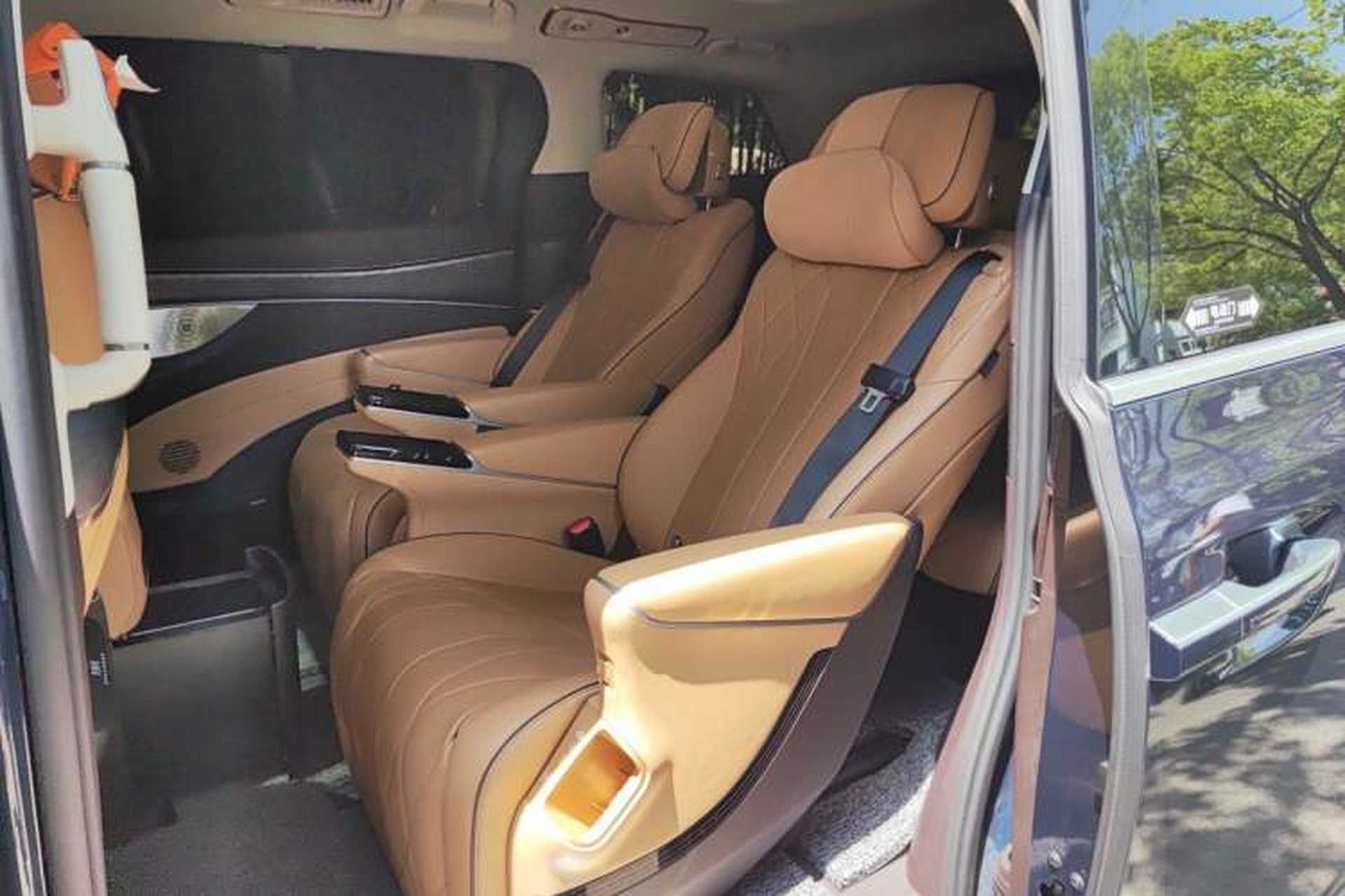 Used Denza D9 2024 EV 620 Premium Model Left Rear Seat