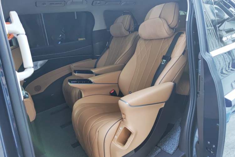 Used Denza D9 2024 EV 620 Premium Model Left Rear Seat