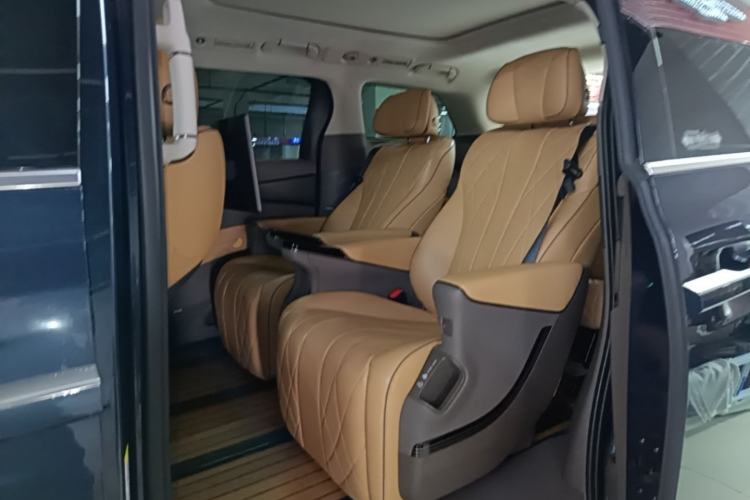 Used Denza D9 2024 DM-i 980 Four-Wheel Drive Prestige Model Left Rear Seat