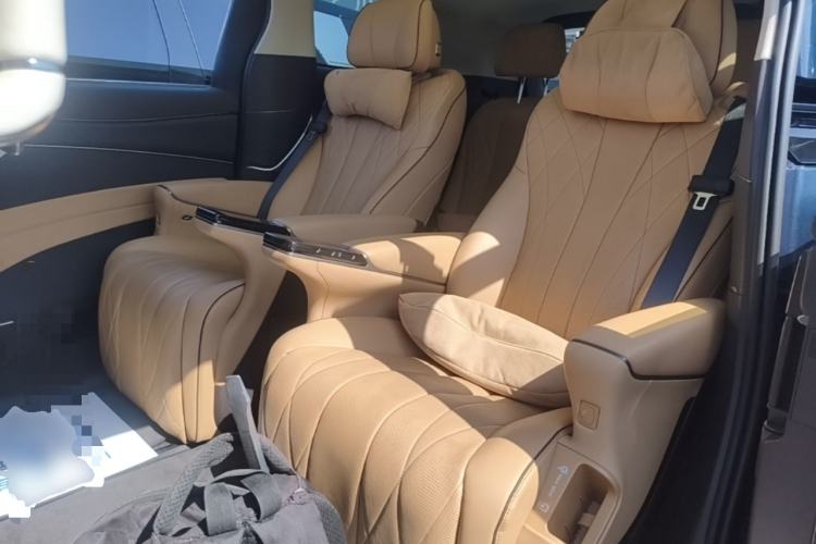 Used Denza D9 2024 DM-i 980 Four-Wheel Drive Flagship Model Left Rear Seat
