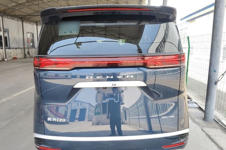 Used Denza D9 2024 DM-i 980 Four-Wheel Drive Flagship Model Rear