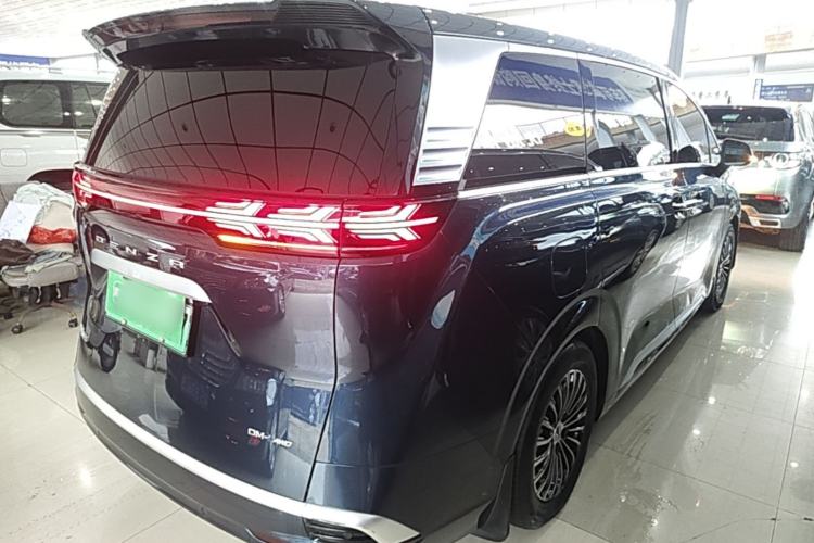Used Denza D9 2024 DM-i 980 Four-Wheel Drive Flagship Model Rear Right 45 Deg