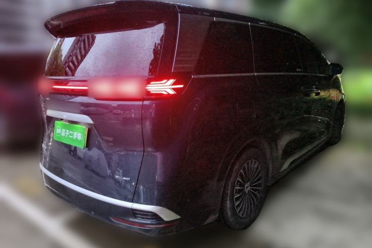 Used Denza D9 2024 EV 620 Premium Model Rear Right 45 Deg