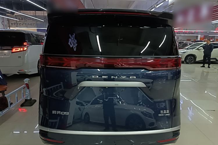 Used Denza D9 2024 DM-i 980 Four-Wheel Drive Prestige Model Rear