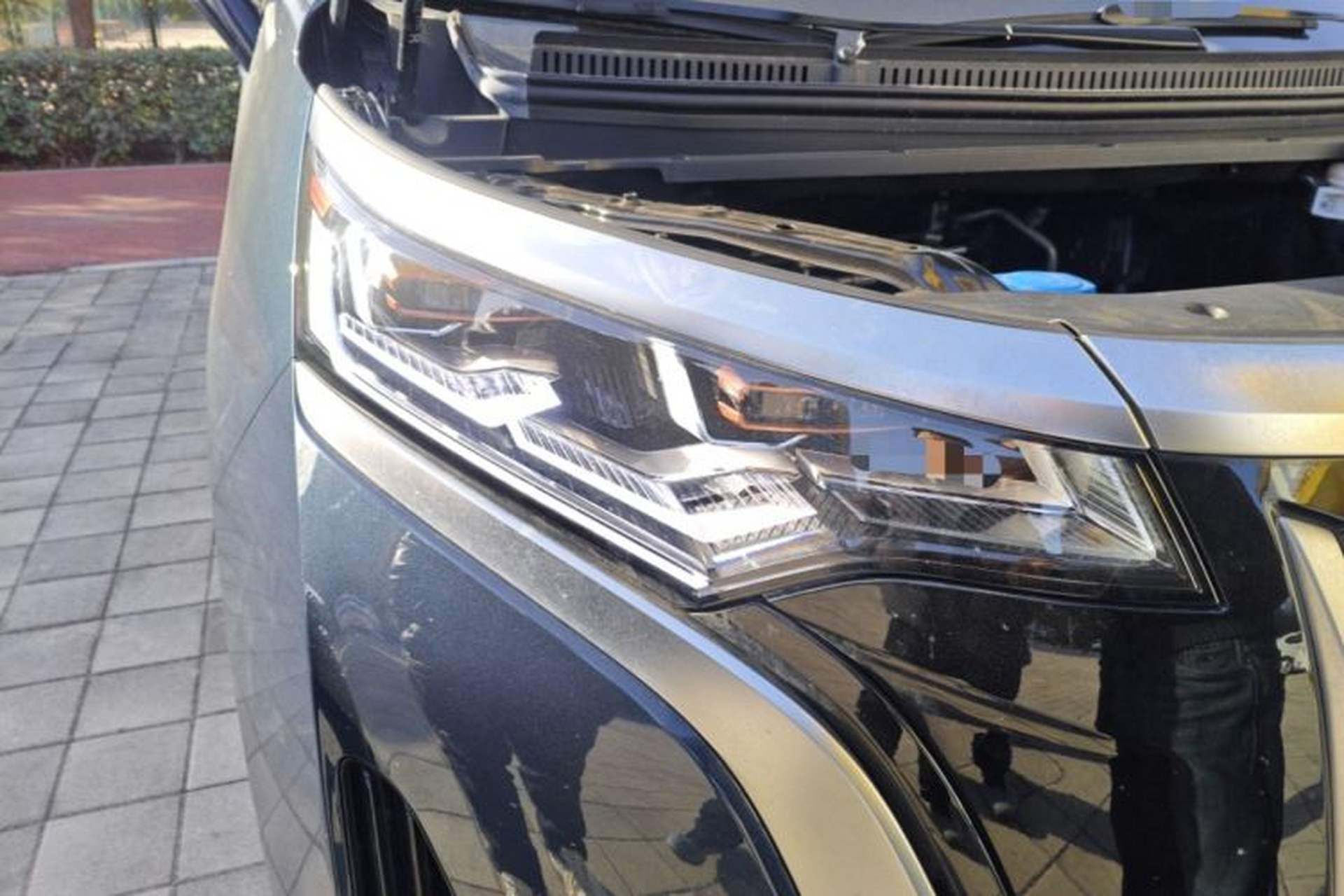Used Denza D9 2024 EV 620 Premium Model Right Front Headlight