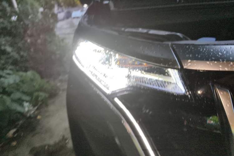 Used Denza D9 2024 EV 620 Premium Model Right Front Headlight