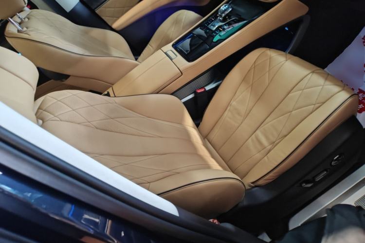 Used Denza D9 2024 DM-i 1050 Luxury Model Right Front Seat