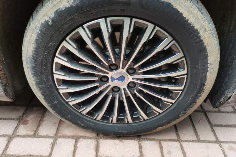 Used Denza D9 2024 DM-i 1050 Luxury Model Right Front Wheel Hub