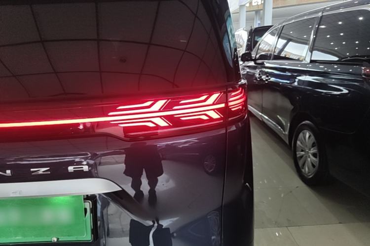 Used Denza D9 2024 DM-i 980 Four-Wheel Drive Flagship Model Right Rear Taillight