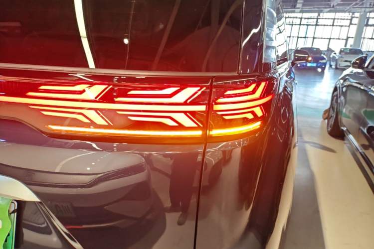 Used Denza D9 2024 DM-i 1050 Luxury Model Right Rear Taillight