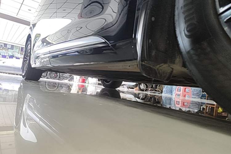 Used Denza D9 2024 DM-i 980 Four-Wheel Drive Flagship Model Right Side Sill