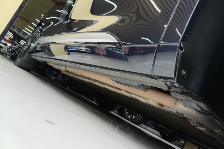 Used Denza D9 2024 DM-i 980 Four-Wheel Drive Flagship Model Right Side Sill