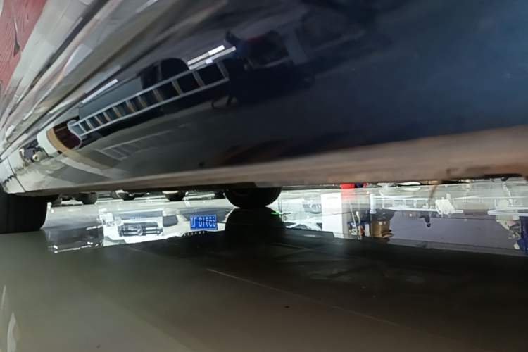 Used Denza D9 2024 DM-i 980 Four-Wheel Drive Prestige Model Right Side Sill