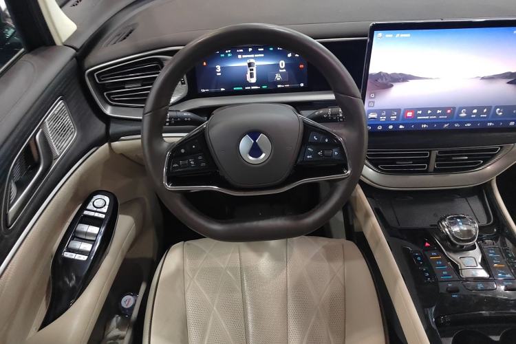 Used Denza D9 2024 DM-i 980 Four-Wheel Drive Flagship Model Steering Wheel