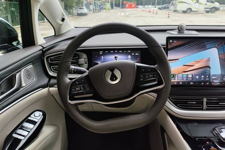 Used Denza D9 2024 DM-i 980 Four-Wheel Drive Flagship Model Steering Wheel