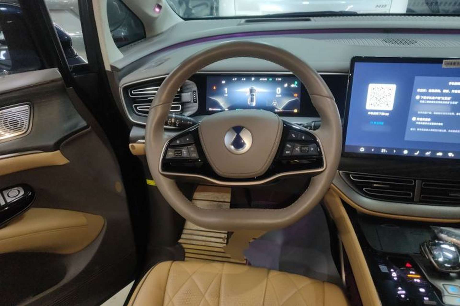 Used Denza D9 2024 DM-i 980 Four-Wheel Drive Flagship Model Steering Wheel