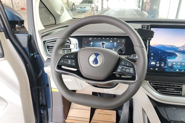 Used Denza D9 2024 DM-i 980 Four-Wheel Drive Flagship Model Steering Wheel