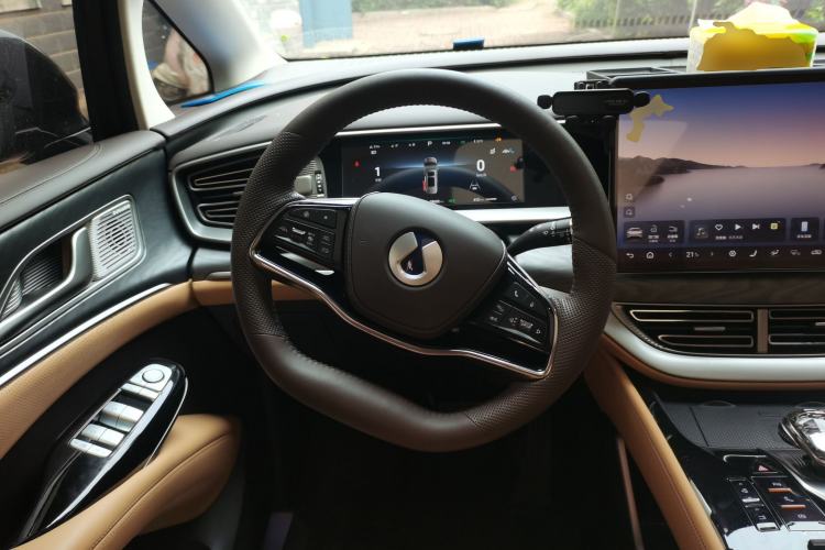 Used Denza D9 2024 DM-i 1050 Luxury Model Steering Wheel