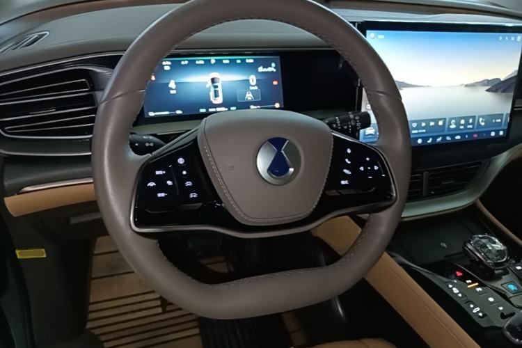 Used Denza D9 2024 DM-i 980 Four-Wheel Drive Prestige Model Steering Wheel