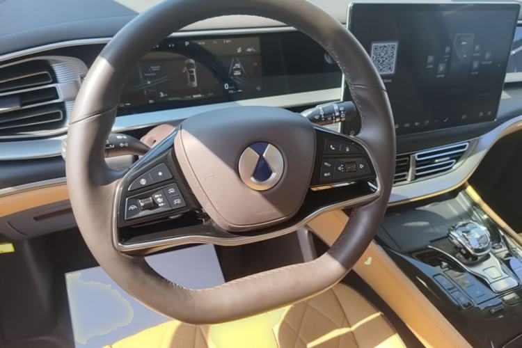 Used Denza D9 2024 DM-i 980 Four-Wheel Drive Flagship Model Steering Wheel