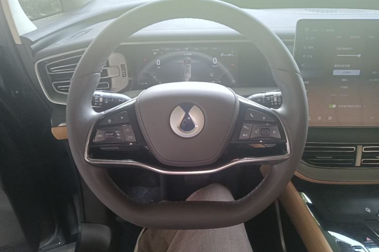 Used Denza D9 2024 DM-i 980 Four-Wheel Drive Flagship Model Steering Wheel