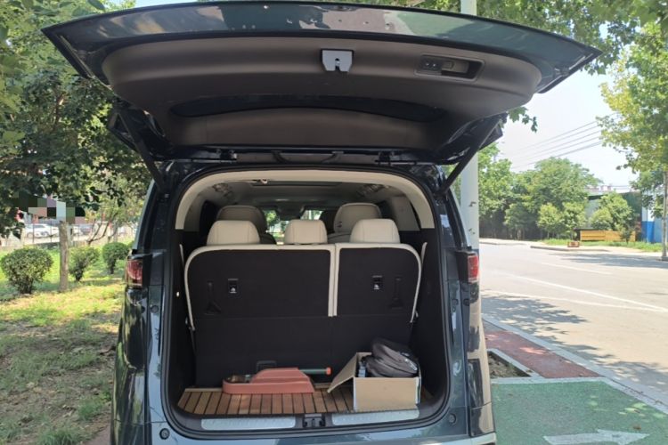 Used Denza D9 2024 DM-i 1050 Luxury Model Trunk
