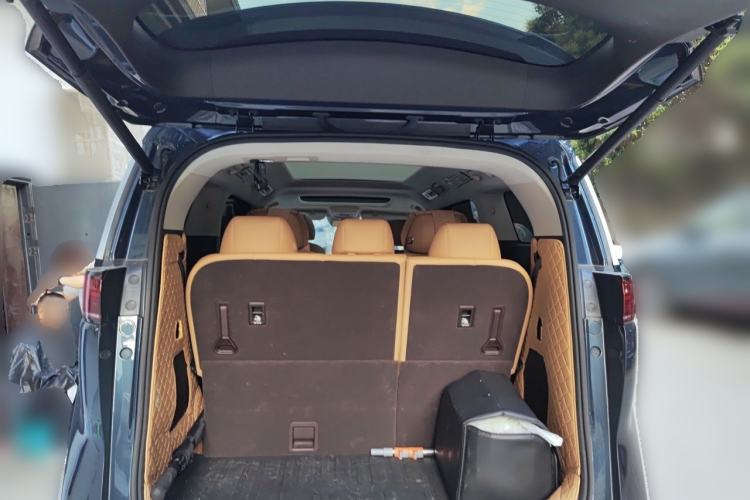 Used Denza D9 2024 EV 620 Premium Model Trunk