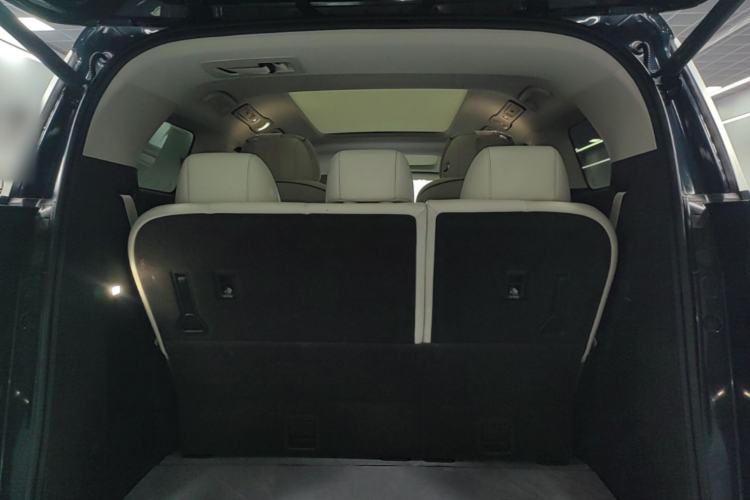 Used Denza D9 2024 DM-i 980 Four-Wheel Drive Prestige Model Trunk