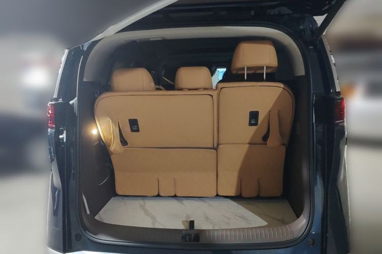 Used Denza D9 2024 DM-i 980 Four-Wheel Drive Flagship Model Trunk