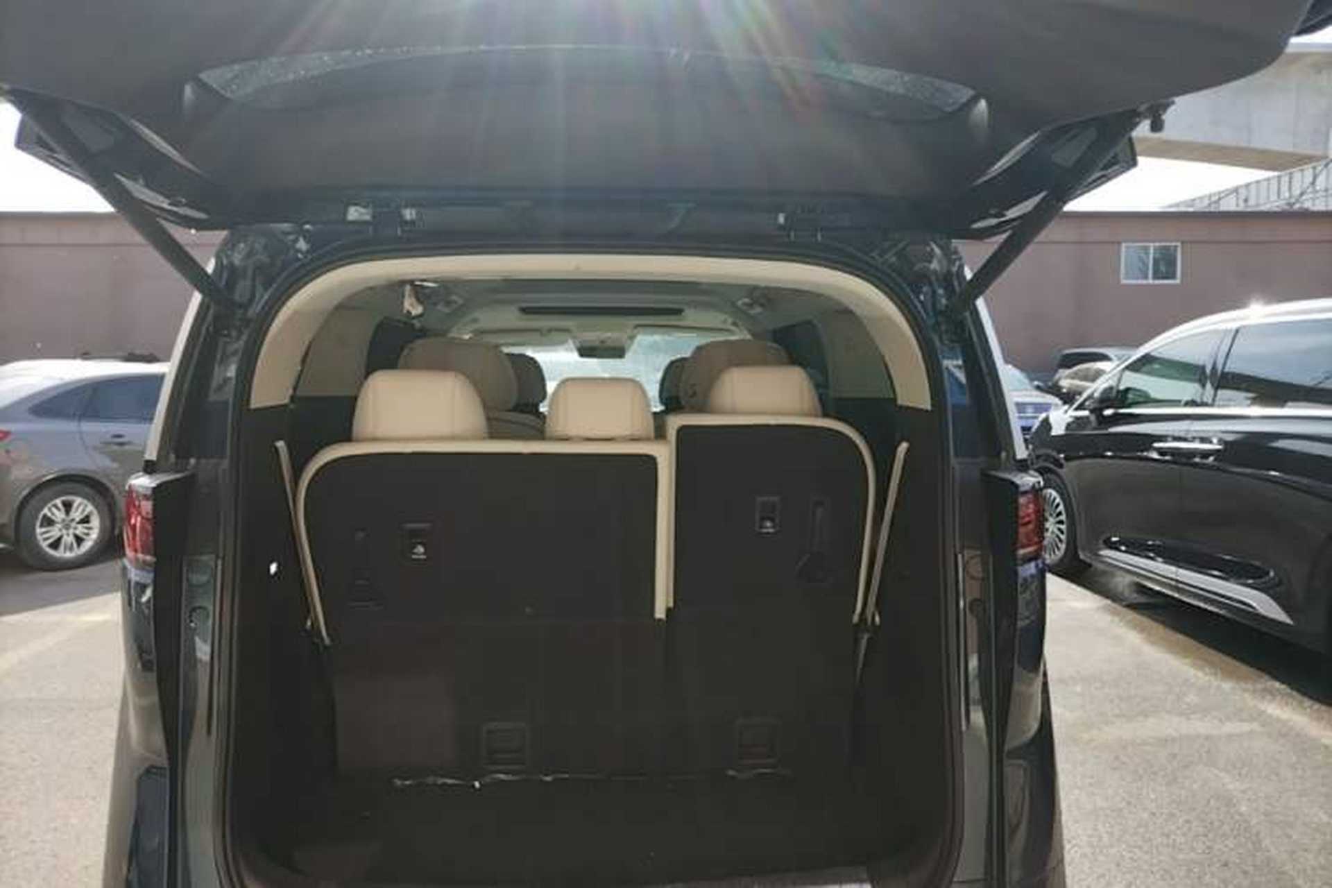 Used Denza D9 2024 DM-i 980 Four-Wheel Drive Flagship Model Trunk