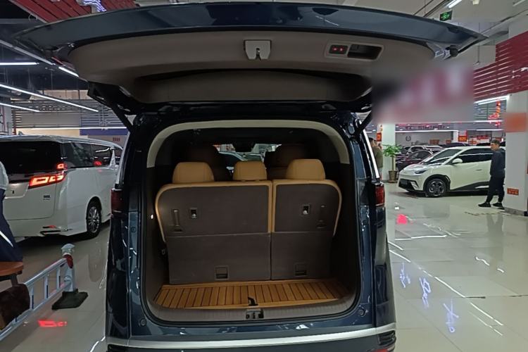 Used Denza D9 2024 DM-i 980 Four-Wheel Drive Prestige Model Trunk