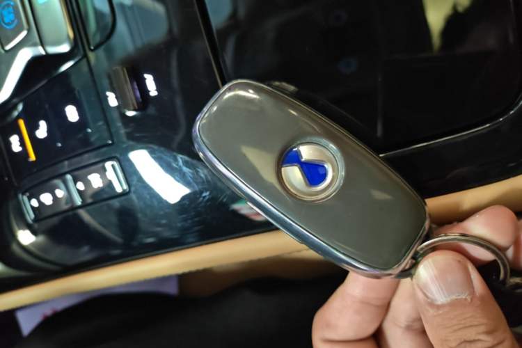 Used Denza D9 2024 DM-i 1050 Luxury Model Vehicle Key
