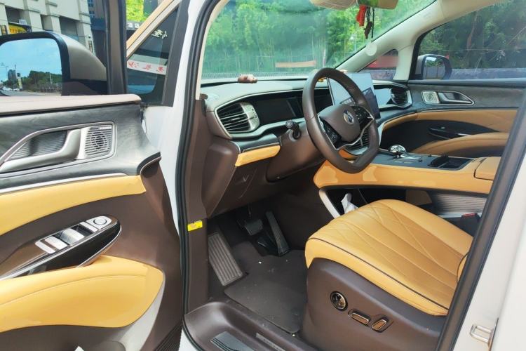 Used Denza D9 2024 DM-i 980 Four-Wheel Drive Prestige Model Driver Seat