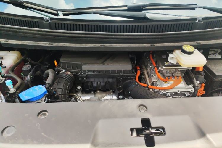 Used Denza D9 2024 DM-i 980 Four-Wheel Drive Prestige Model Engine Bay