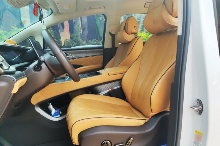 Used Denza D9 2024 DM-i 980 Four-Wheel Drive Prestige Model Left Front Seat