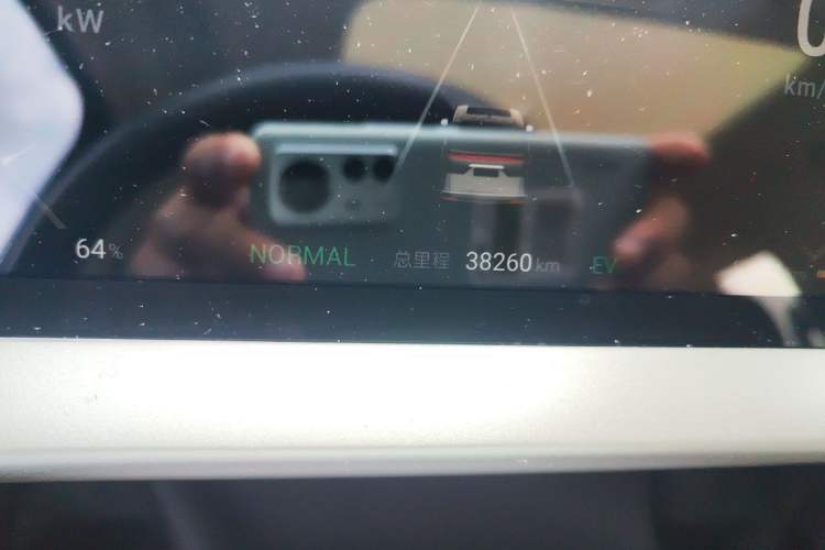 Used Denza D9 2024 DM-i 980 Four-Wheel Drive Prestige Model Odometer Close Up