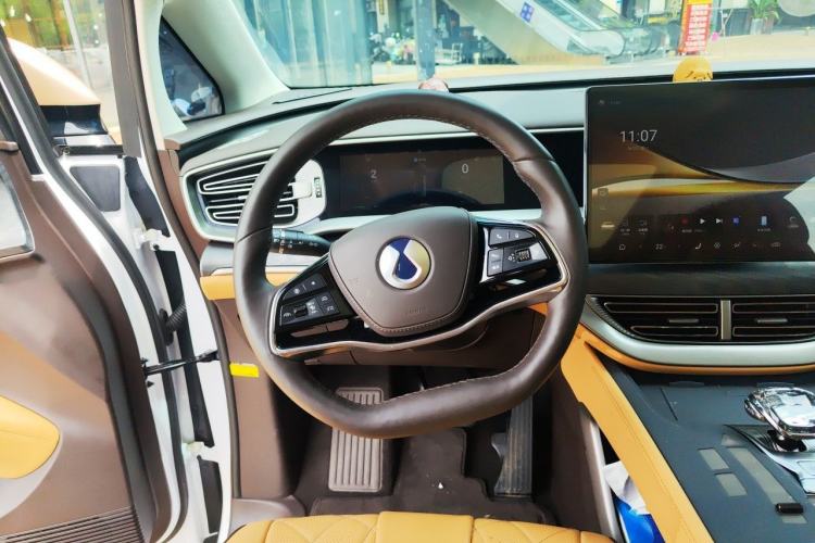 Used Denza D9 2024 DM-i 980 Four-Wheel Drive Prestige Model Steering Wheel