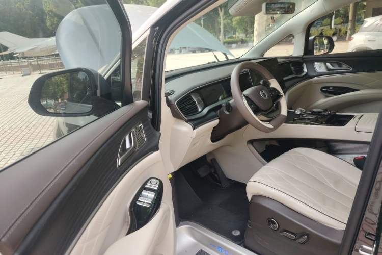 Used Denza D9 2024 DM-i 980 Four-Wheel Drive Prestige Model Driver Seat