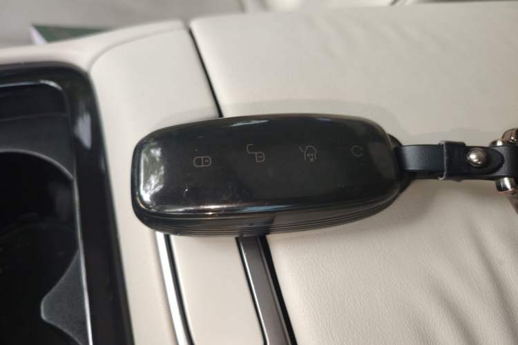 Used Denza D9 2024 DM-i 980 Four-Wheel Drive Prestige Model Vehicle Key