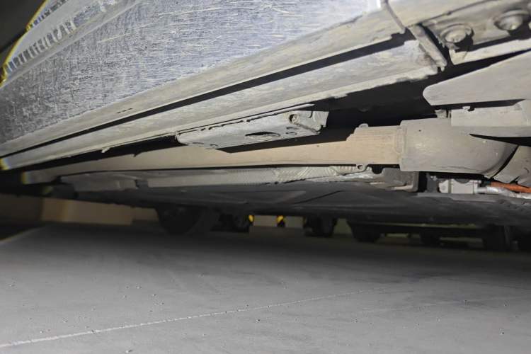 Used Denza D9 2024 DM-i 970 Luxury Model Chassis Front Right