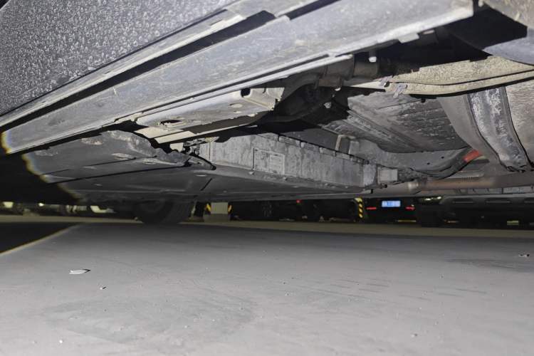 Used Denza D9 2024 DM-i 970 Luxury Model Chassis Rear Left