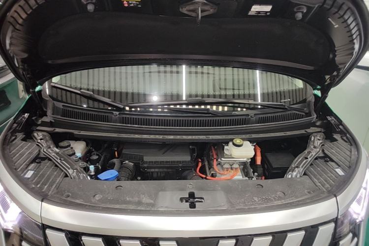 Used Denza D9 2024 DM-i 980 Four-Wheel Drive Prestige Model Engine Bay