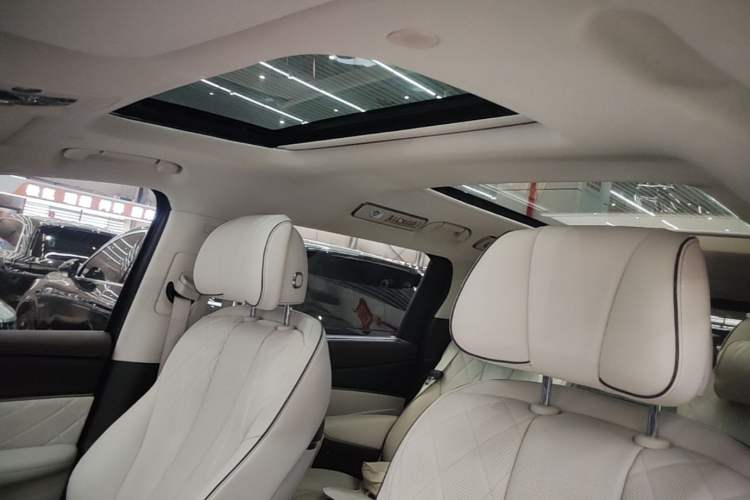 Used Denza D9 2024 DM-i 980 Four-Wheel Drive Prestige Model Headliner