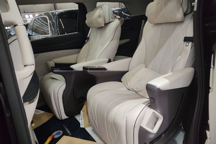 Used Denza D9 2024 DM-i 980 Four-Wheel Drive Prestige Model Left Rear Seat