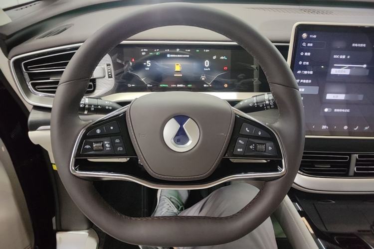 Used Denza D9 2024 DM-i 980 Four-Wheel Drive Prestige Model Steering Wheel
