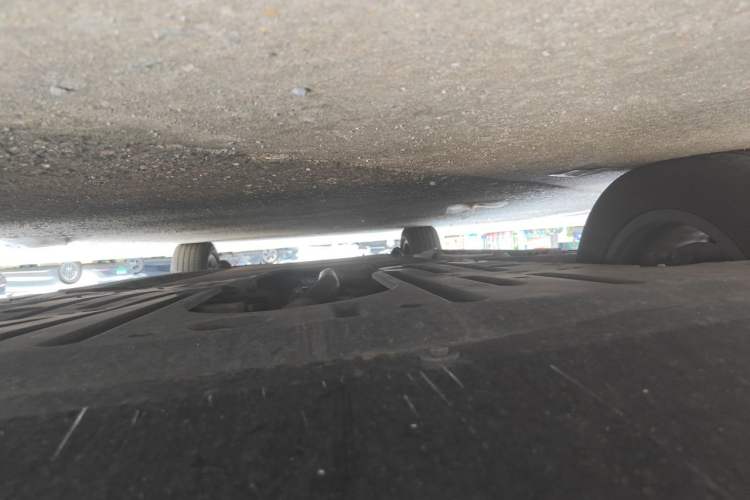 Used Denza D9 2024 DM-i 980 Four-Wheel Drive Flagship Model Chassis Front