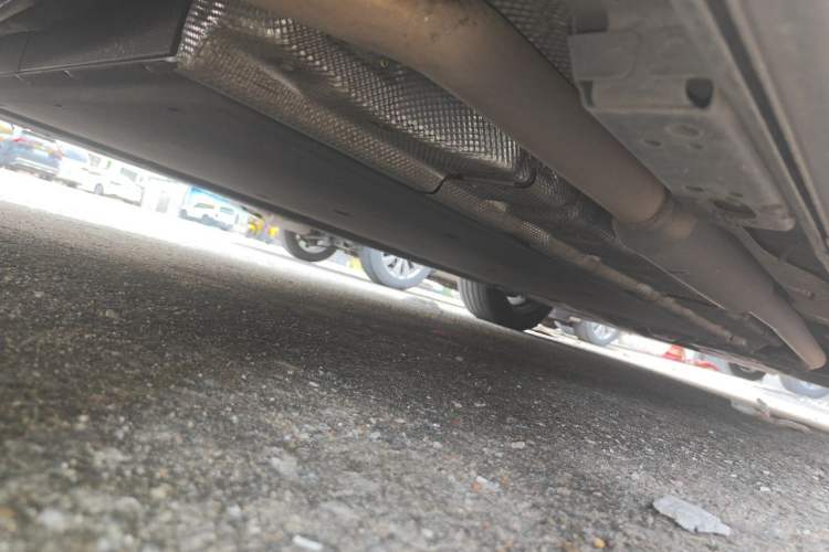 Used Denza D9 2024 DM-i 980 Four-Wheel Drive Flagship Model Chassis Rear Right