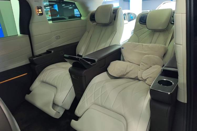 Used Denza D9 2024 PIONEER Four-Seat Pioneer Edition Left Rear Seat