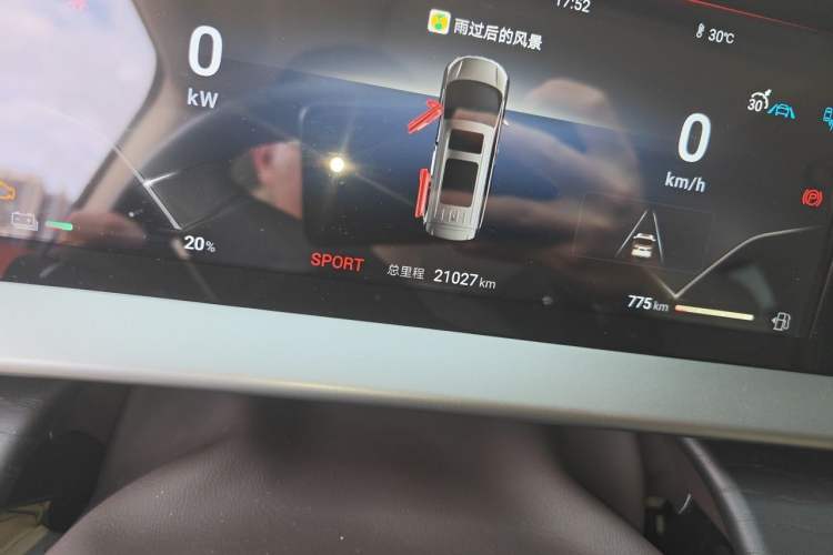 Used Denza D9 2024 DM-i 980 Four-Wheel Drive Flagship Model Odometer Close Up