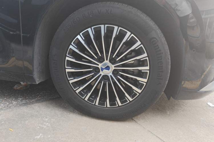 Used Denza D9 2024 DM-i 980 Four-Wheel Drive Flagship Model Right Front Wheel Hub